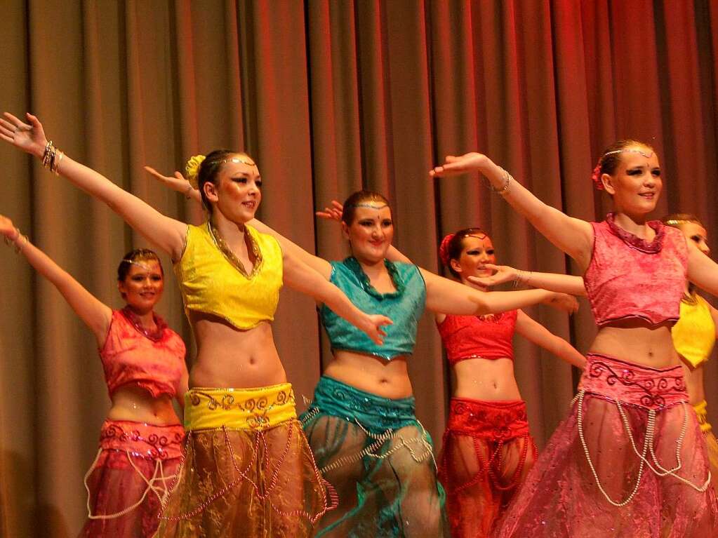 Die Dancing-Company aus Altdorf hatte sich das indische Bollywood-Kino als Inspiration ausgesucht - da gehren farbenfrohe Tanzeinlagen zum guten Ton.