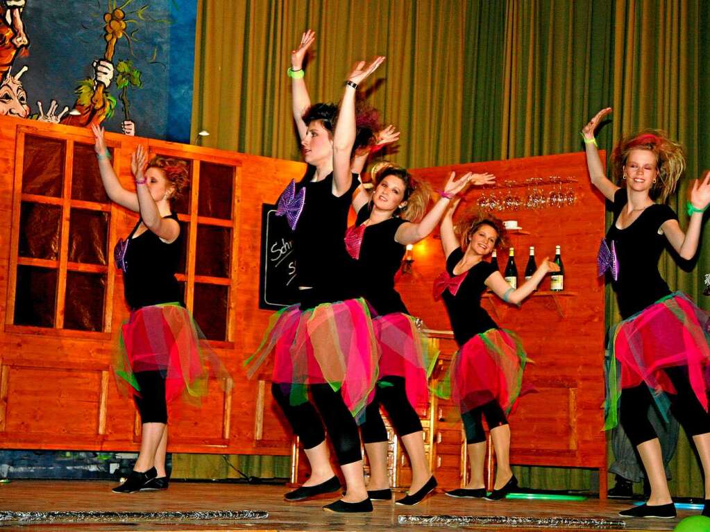 Impressionen vom Zunftabend der Burkheimer Schneckenzunft: der Tanz der mittleren Garde
