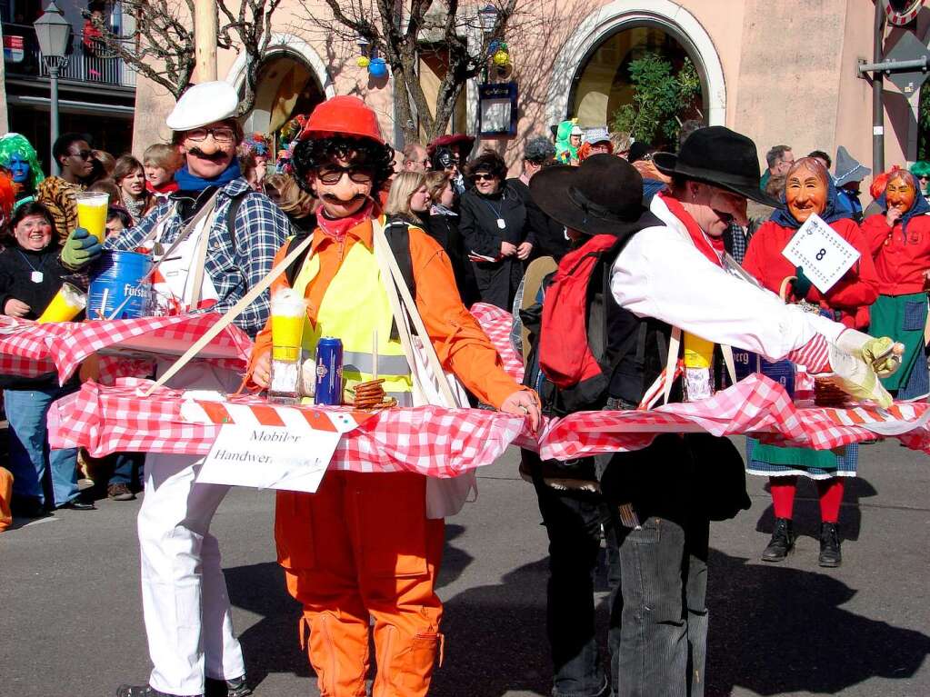 Die durstigen Handwerker aus Bachheim mischten ebenfalls auf der Lffinger Baustelle mit.