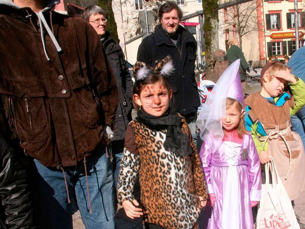 Schnstes Wetter hatten am Rosenmontag die Kinder, die gern an der Fasnacht teilnahmen.