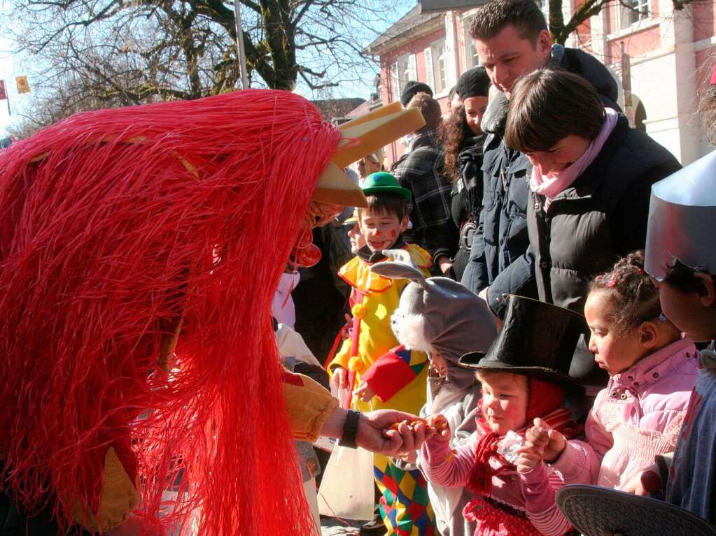 Schnstes Wetter hatten am Rosenmontag die Kinder, die gern an der Fasnacht teilnahmen.