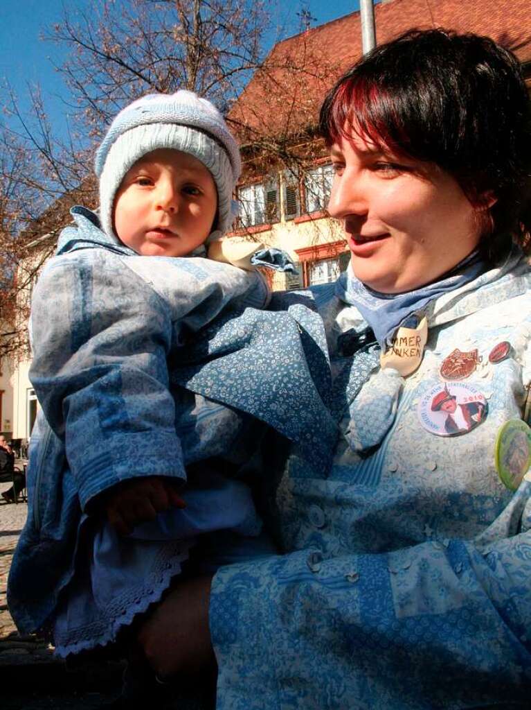 Schnstes Wetter hatten am Rosenmontag die Kinder, die gern an der Fasnacht teilnahmen.