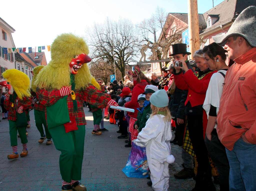 Schnstes Wetter hatten am Rosenmontag die Kinder, die gern an der Fasnacht teilnahmen.