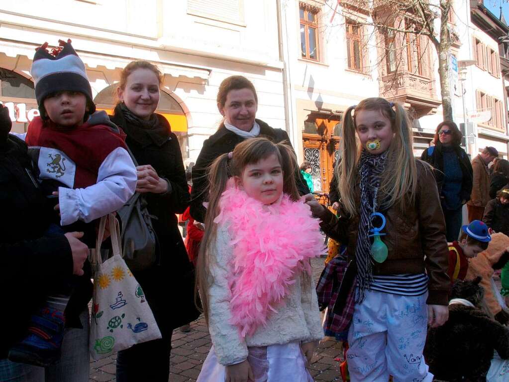 Schnstes Wetter hatten am Rosenmontag die Kinder, die gern an der Fasnacht teilnahmen.