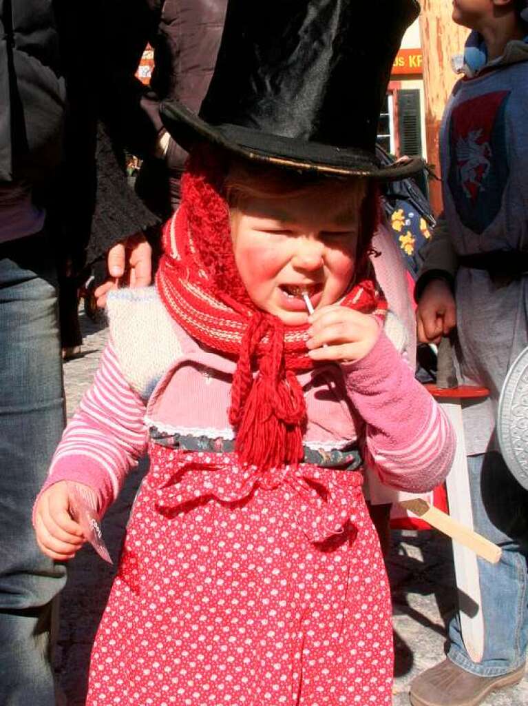 Schnstes Wetter hatten am Rosenmontag die Kinder, die gern an der Fasnacht teilnahmen.