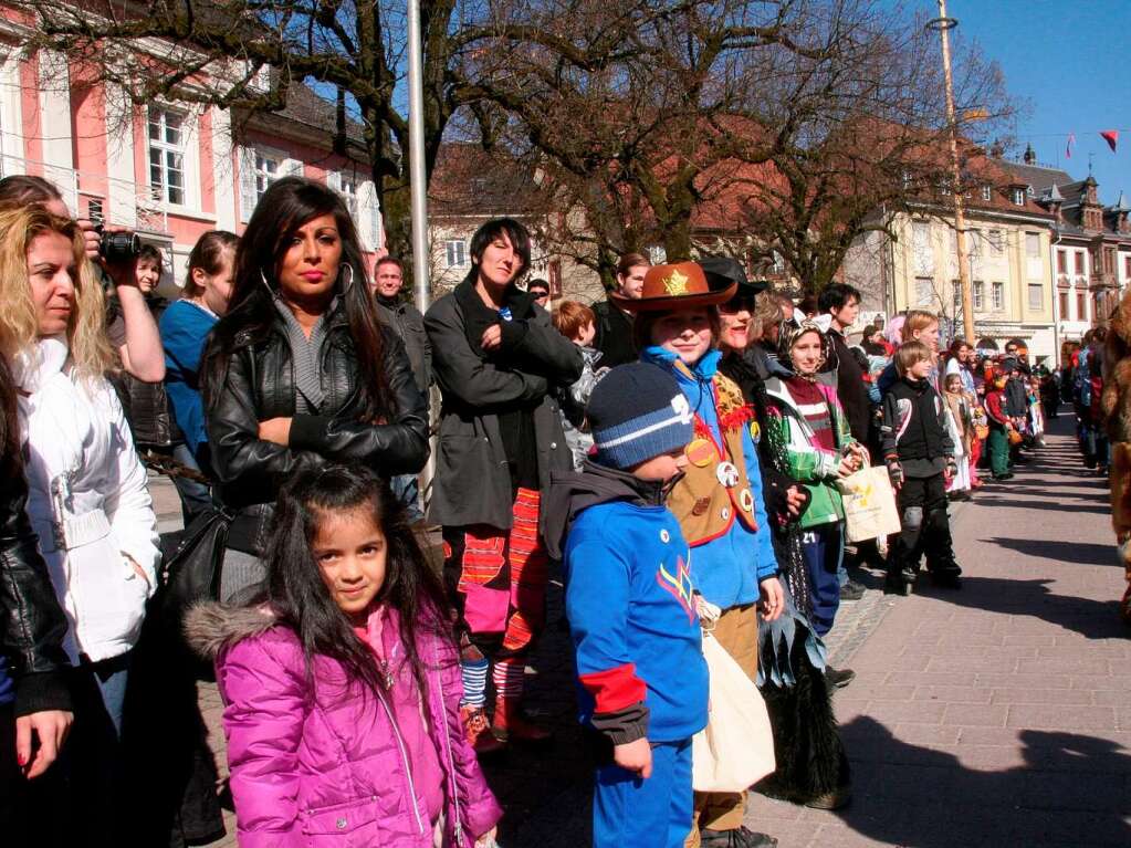 Schnstes Wetter hatten am Rosenmontag die Kinder, die gern an der Fasnacht teilnahmen.