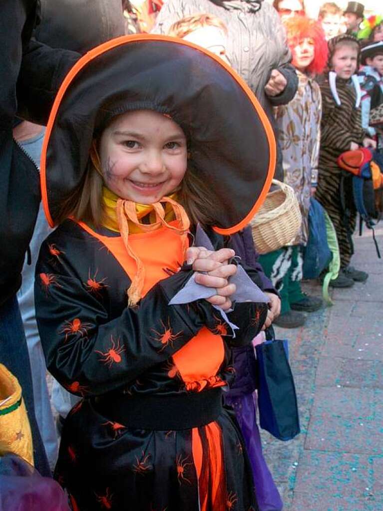 Schnstes Wetter hatten am Rosenmontag die Kinder, die gern an der Fasnacht teilnahmen.