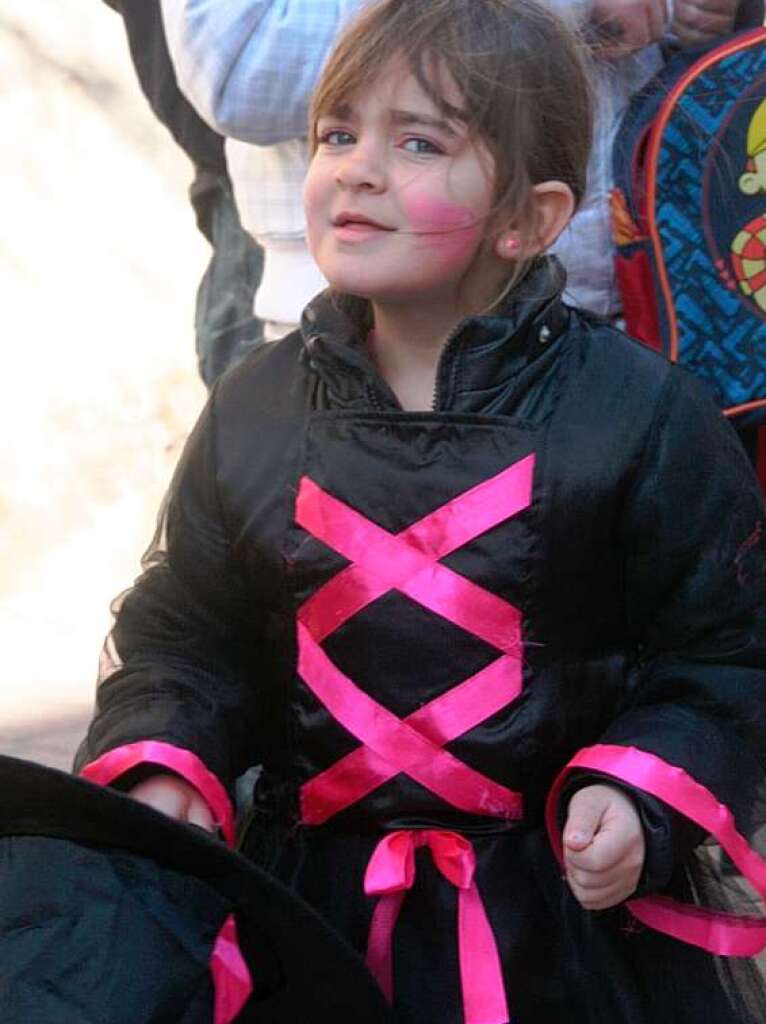 Schnstes Wetter hatten am Rosenmontag die Kinder, die gern an der Fasnacht teilnahmen.