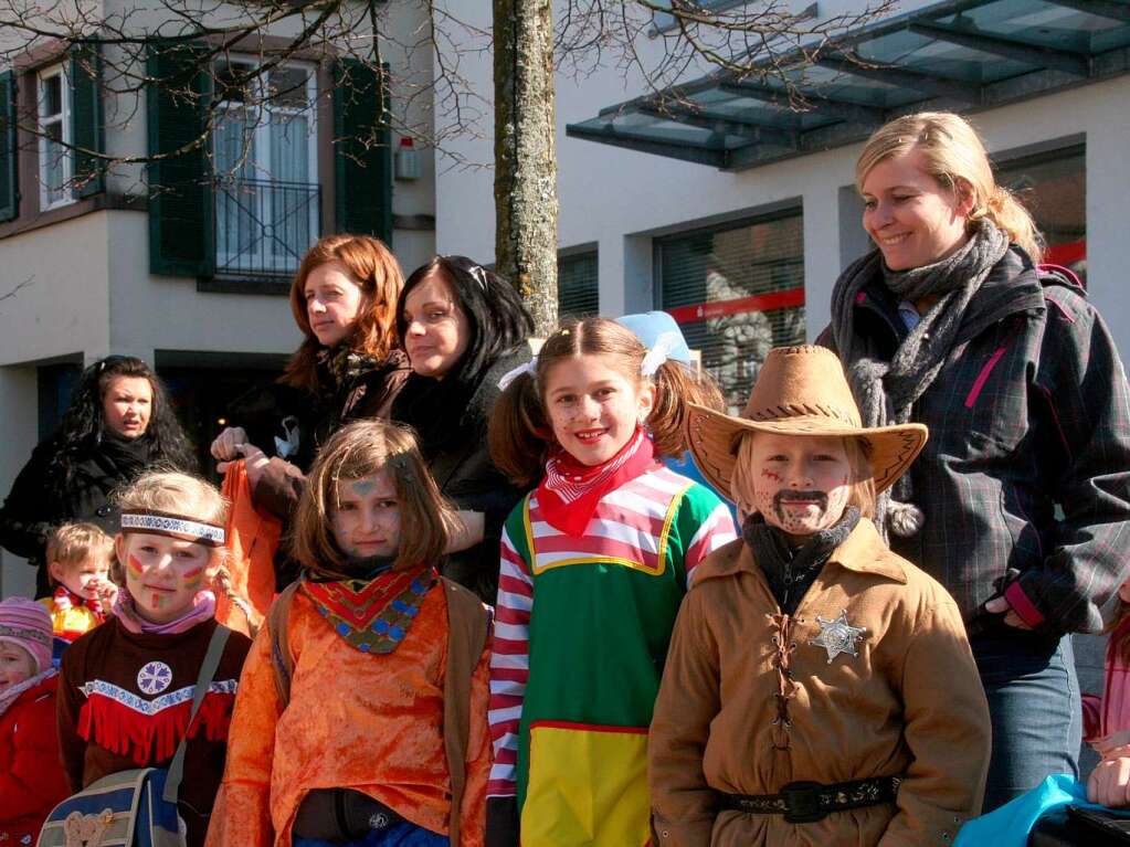 Schnstes Wetter hatten am Rosenmontag die Kinder, die gern an der Fasnacht teilnahmen.