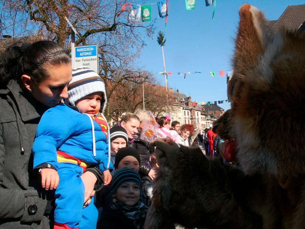 Schnstes Wetter hatten am Rosenmontag die Kinder, die gern an der Fasnacht teilnahmen.