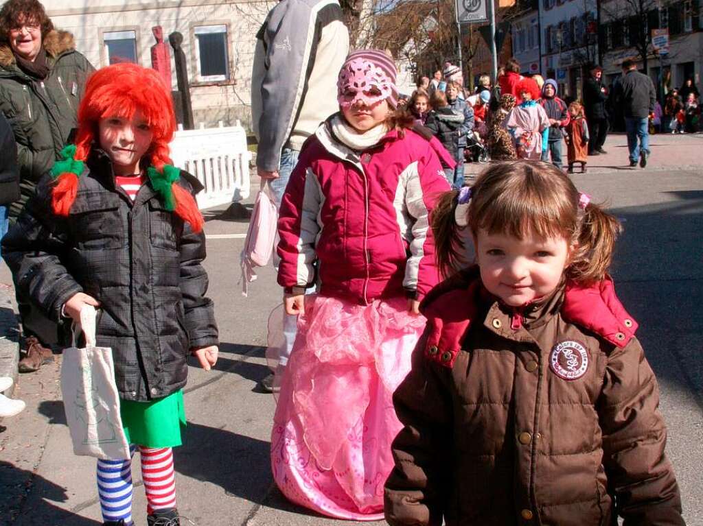 Schnstes Wetter hatten am Rosenmontag die Kinder, die gern an der Fasnacht teilnahmen.