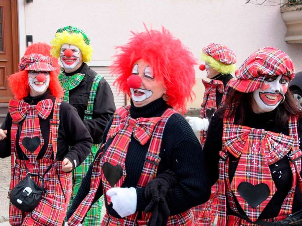 Beim Umzug in Pfaffenweiler  gab es lustige Clowns zu sehen.