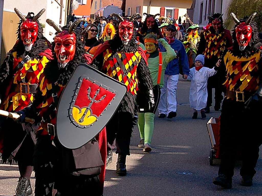 Die Teufelsburger ziehen durch Kiechlinsbergen.