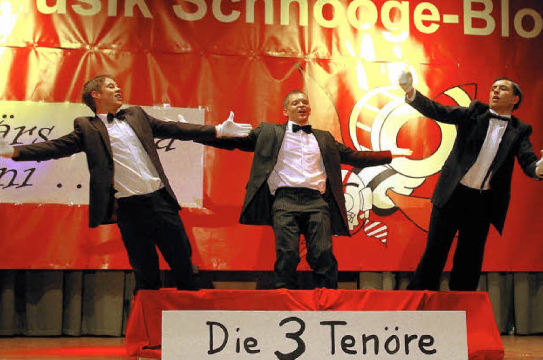Jochen Lay, Andreas Mürz und Michele P...schmalzigen Gesang als Gummimännchen.   | Foto: ernst h. bilke