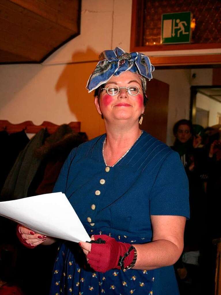 Susi Herterich-Wisser als "Rösli" mit dem heißen Hösli Susi Herterich-Wisser als "Rösli" mit dem heißen Hösli