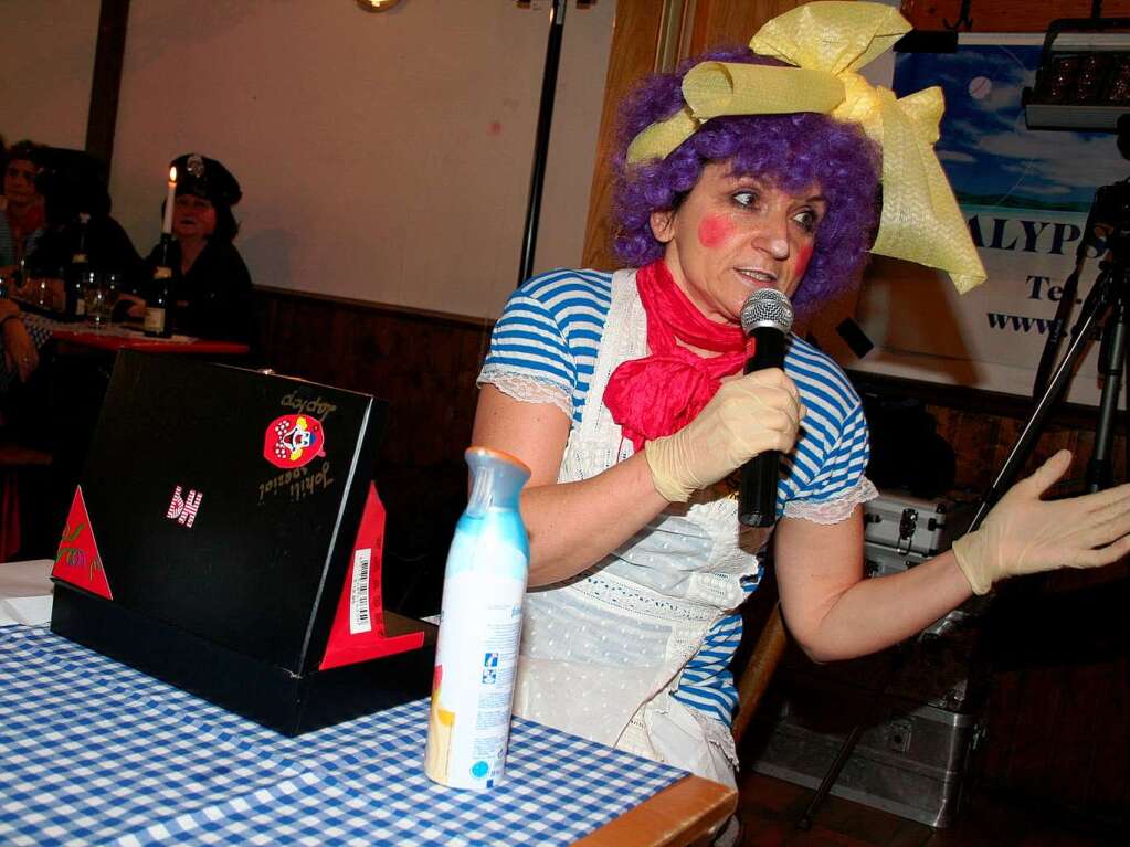 Petra Schmieder und die internationalen Klogeschichten Petra Schmieder und die internationalen Klogeschichten