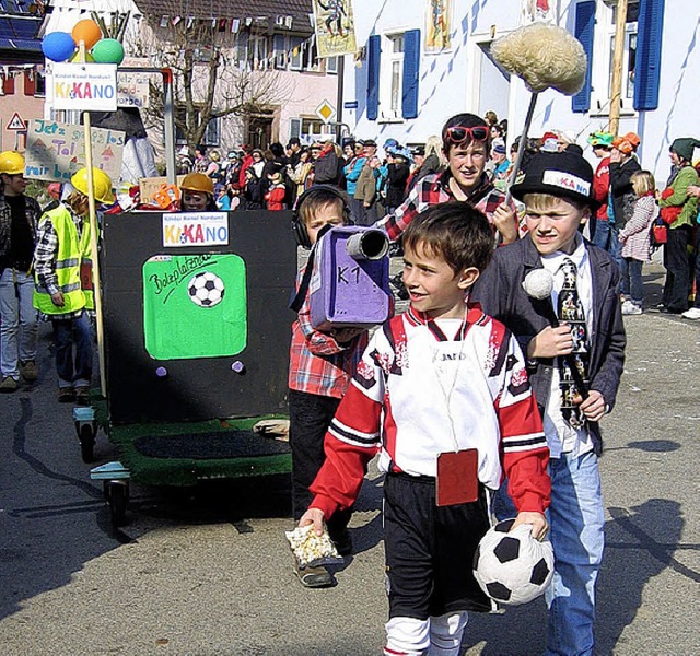 Der Kinderkanal beim Kinderumzug in Nordweil.  | Foto: Reiner Merz