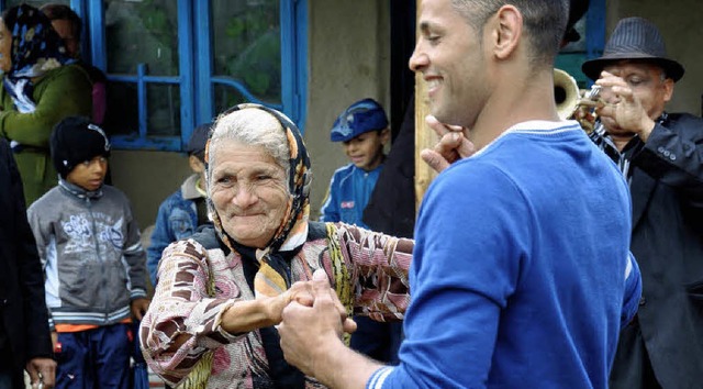 Was Ionel  arbeitet,   ahnt die Mutter nicht: Dorfszene in Rumnien  | Foto: bF