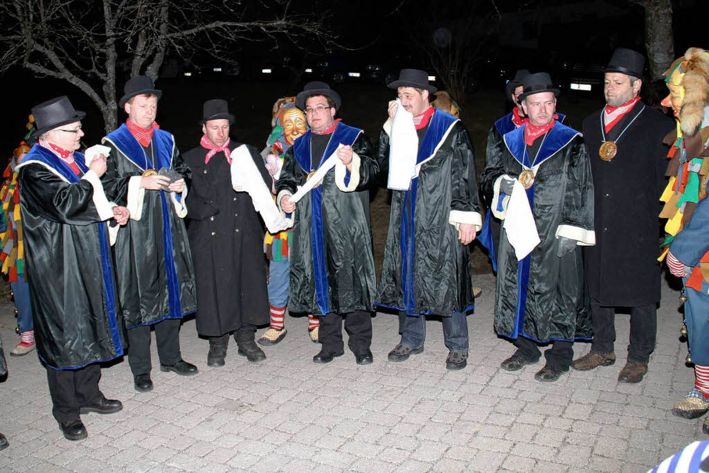 Unter Jammern und Wehklagen wurde die Fasnet in Grafenhausen vor dem Haus des Gastes verbrannt