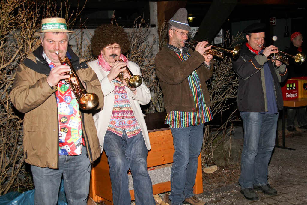 Unter Jammern und Wehklagen wurde die Fasnet in Grafenhausen vor dem Haus des Gastes verbrannt