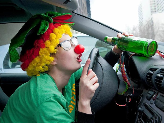 Alkohol am Steuer &#8211; das ist kein Grund zum Lachen.  | Foto: dpa-tmn