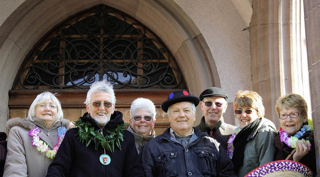 Gruppe aus Worthing vor dem Rathaus in Elzach.   | Foto: Joel Perin