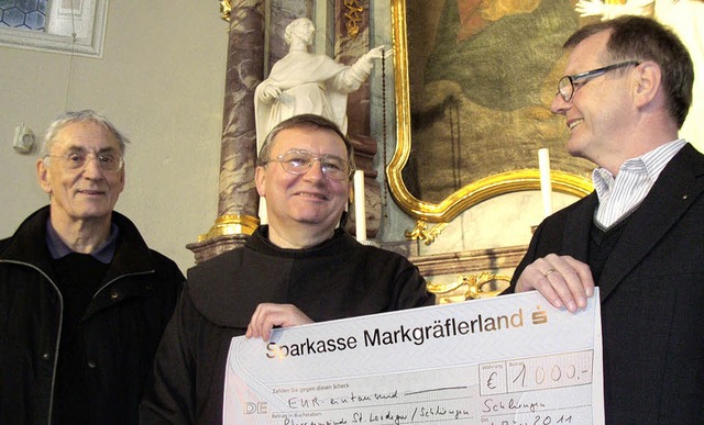 Pater Marian mit Prsident Bernhard W...(rechts) und  Peter Hamburger (links)   | Foto: Privat