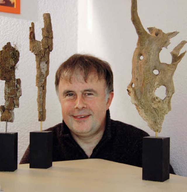 Erhard Reitter mit seinen Fundstcken aus der Natur.   | Foto: Hagen Spth