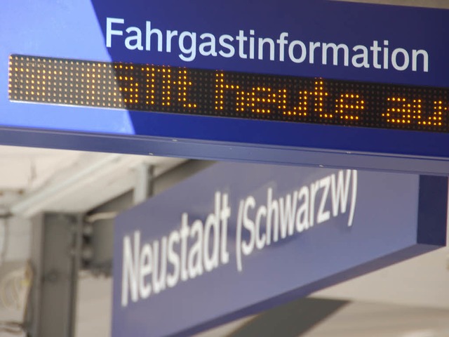 &#8222; &#8230; fllt heute aus&#8220;: Das liest kein Zugreisender gern.  | Foto: Sebastian Barthmes