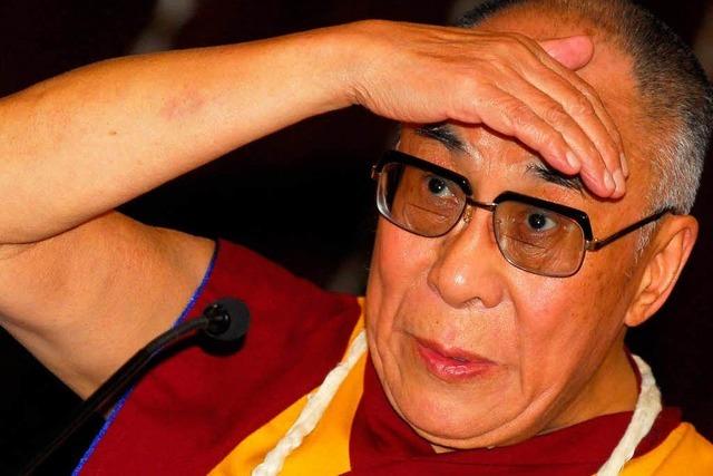 Dalai Lama gibt Macht ab