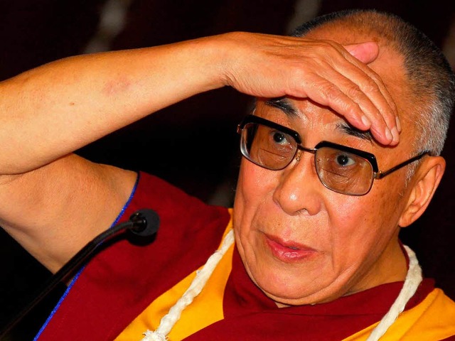 Der Dalai Lama will seine Rolle als po...buddhistischen Oberhaupts beschrnken.  | Foto: dpa