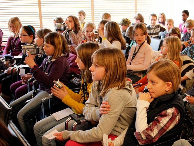 65 Kinder kamen ins Pressehaus nach Freiburg.  | Foto: Wolfgang Grabherr