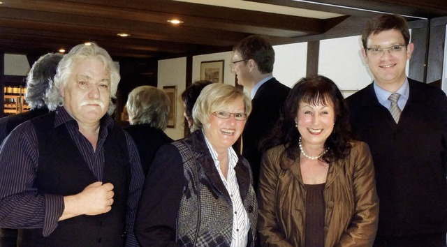 Marianne Zabel (Zweite von links) umra...er, Heidi Malnati und Michael Bhler.   | Foto: Privat