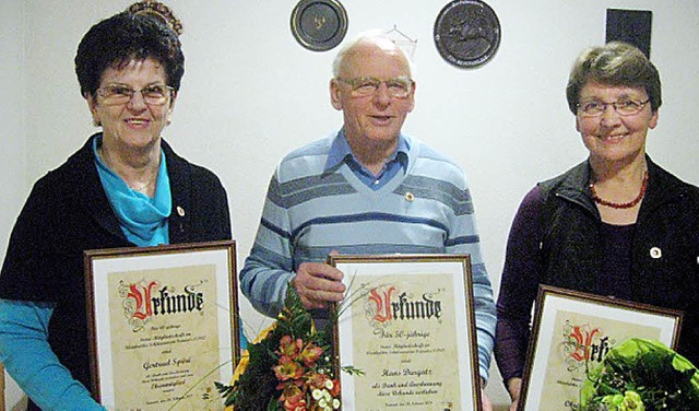 Gertrud Spri (links), Christine Bhre...hre geehrt wurde Hans Dargatz (Mitte).  | Foto: verein