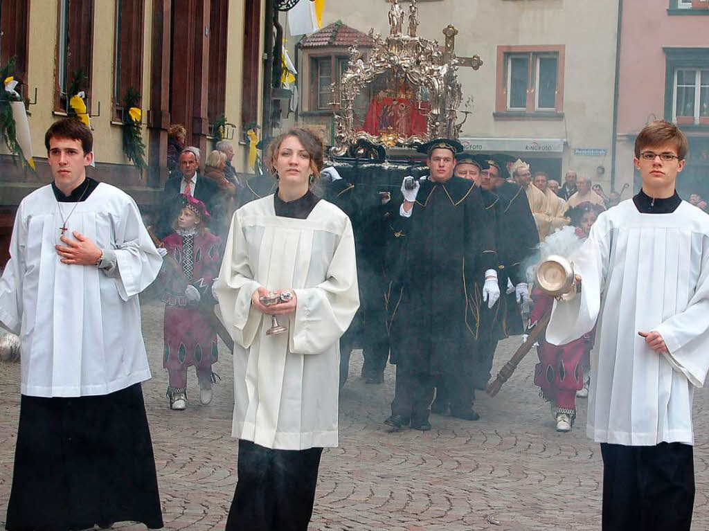 Viele Glubige sumten am Sonntag die Straen der Trompeterstadt bei der Prozession zu Ehren des Stadtpatrons St. Fridolin