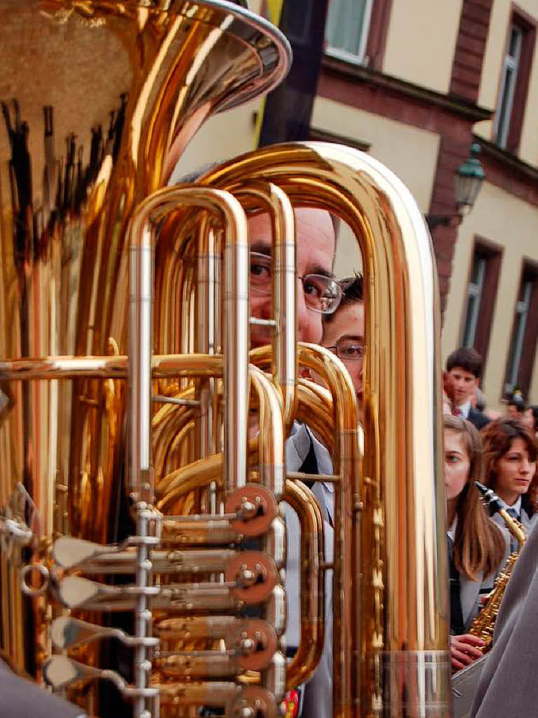 Viele Glubige sumten am Sonntag die Straen der Trompeterstadt bei der Prozession zu Ehren des Stadtpatrons St. Fridolin