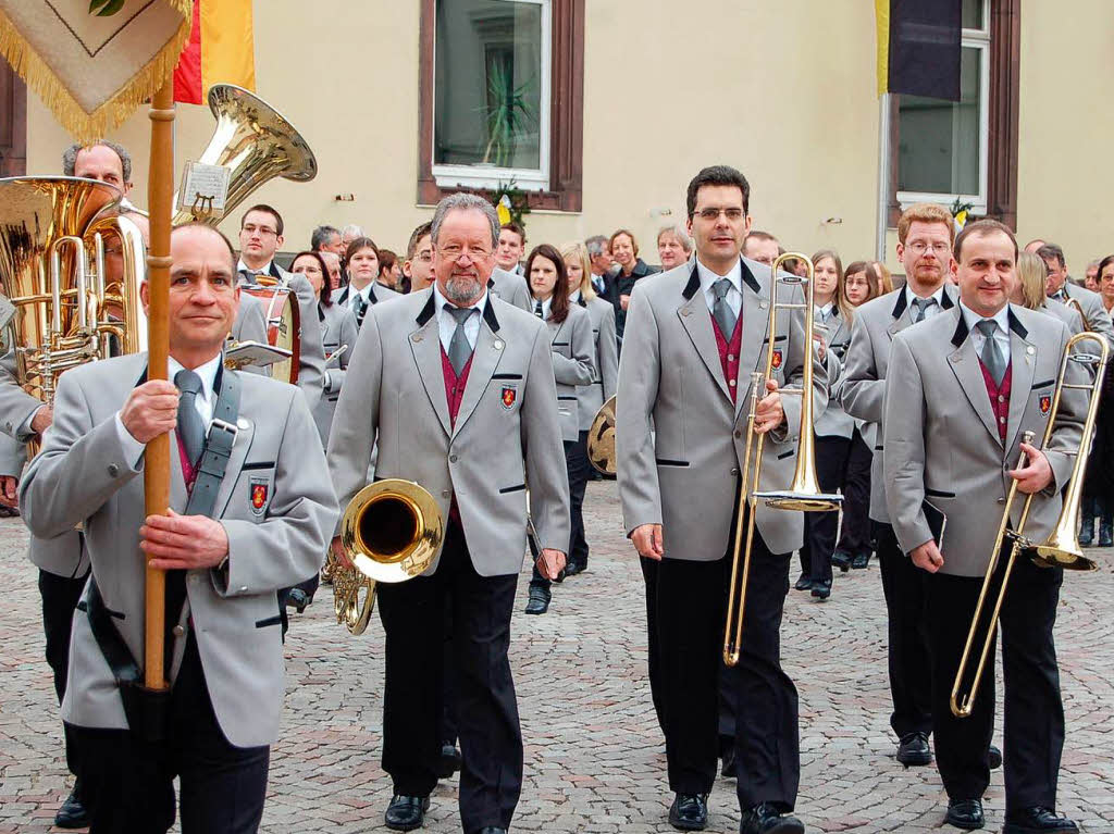 Viele Glubige sumten am Sonntag die Straen der Trompeterstadt bei der Prozession zu Ehren des Stadtpatrons St. Fridolin