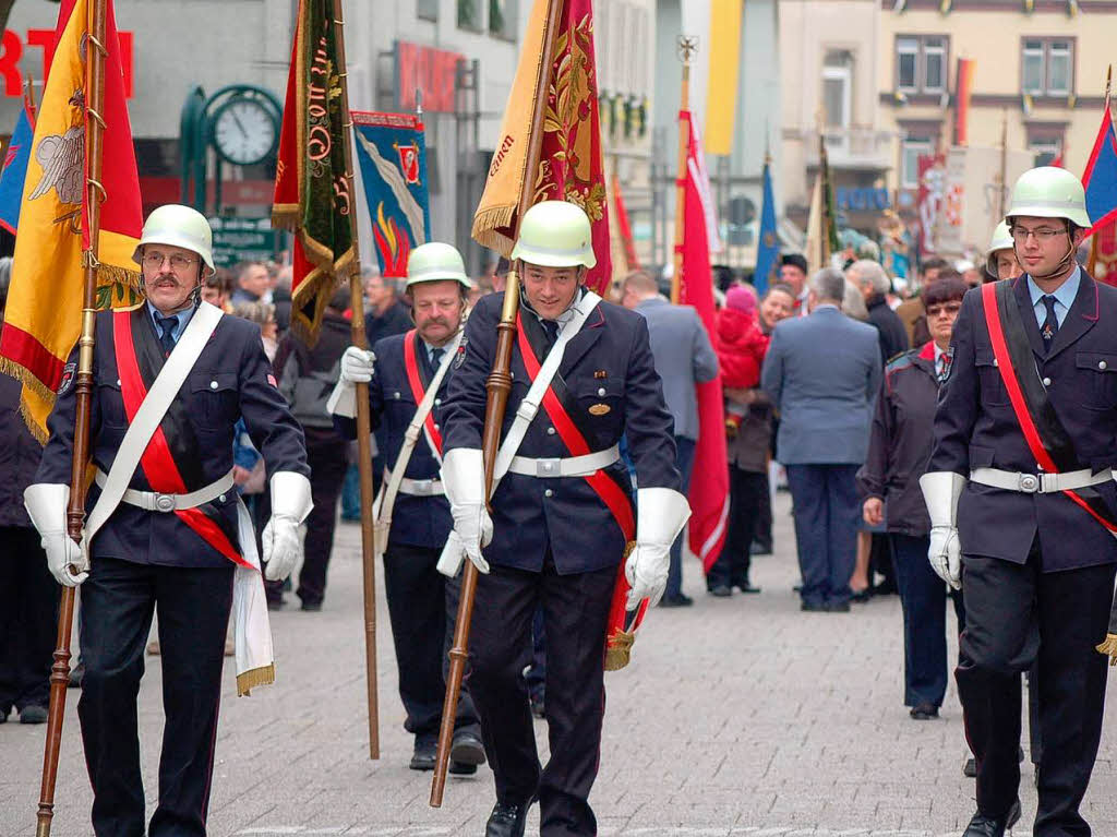 Viele Glubige sumten am Sonntag die Straen der Trompeterstadt bei der Prozession zu Ehren des Stadtpatrons St. Fridolin