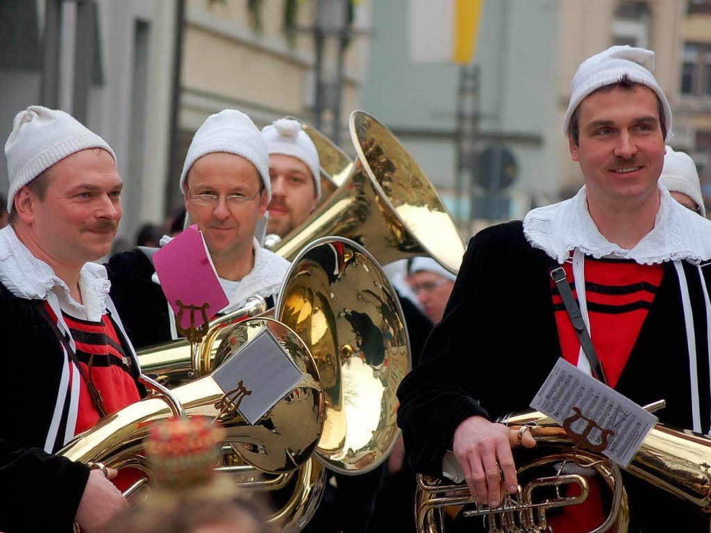 Viele Glubige sumten am Sonntag die Straen der Trompeterstadt bei der Prozession zu Ehren des Stadtpatrons St. Fridolin