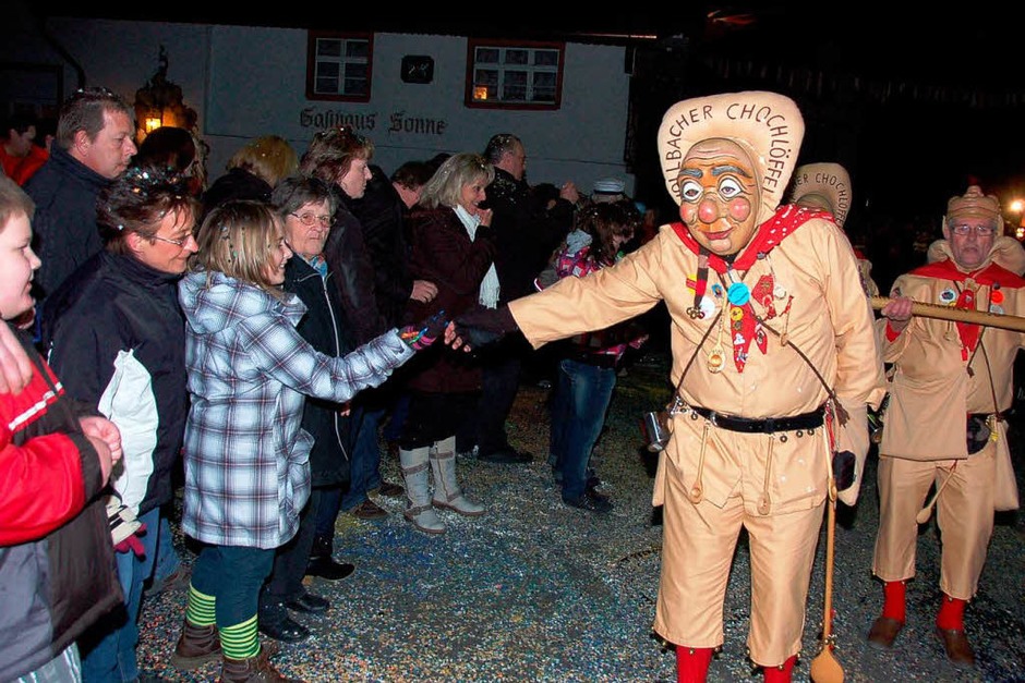 Ein buntes Bild und wildes Treiben beim Nachtumzug in Wieslet (Foto: Silke Hartenstein) Ein buntes Bild und wildes Treiben beim Nachtumzug in Wieslet (Foto: Silke Hartenstein)