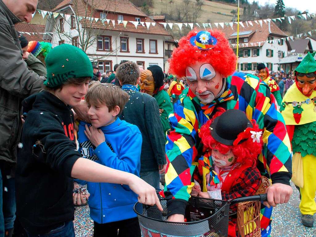 Bunt und heiter war der Buurefasnachtsumzug in Neuenweg