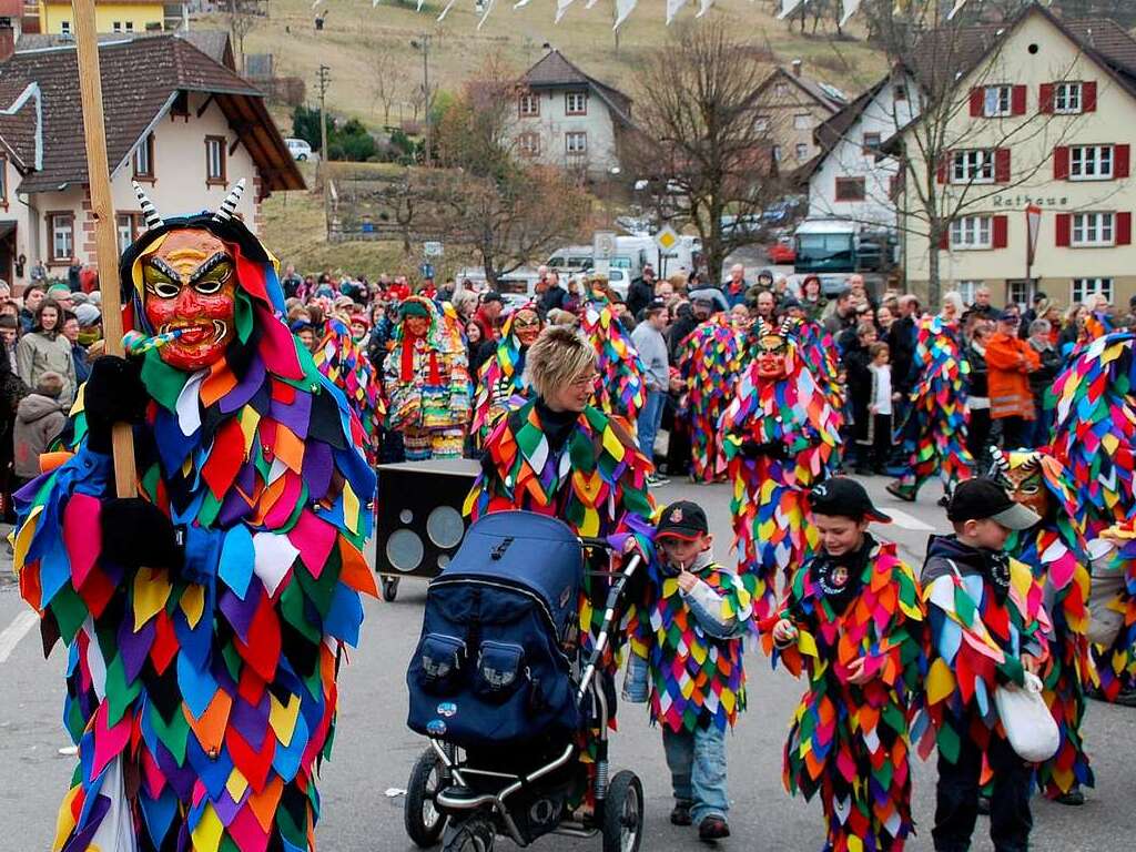 Bunt und heiter war der Buurefasnachtsumzug in Neuenweg