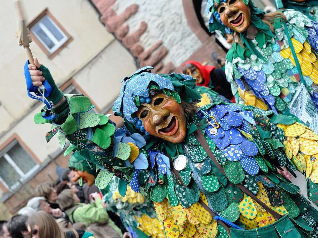 Besonders wild trieben es die Narren am Sonntag in Sulzburg – die Stimmung war trotz fehlender Sonne bestens.