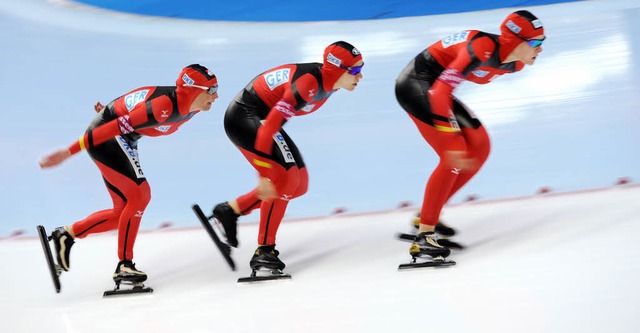 Drei auf dem Weg zu Bronze: Claudia Pe...Ost and Stephanie Beckert (von links)   | Foto: AFP
