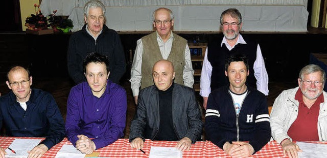 Der AV-Vorstand mit (sitzend, von link...orz, Gottfried Wehrle und Klaus Zapf.   | Foto: Horst dauenhauer