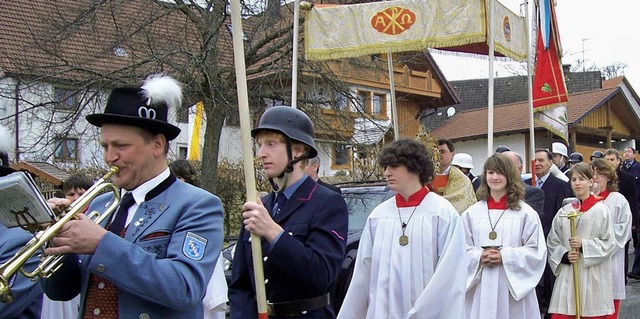 An den  Gottesdienst zu Ehren des heil...ss sich eine Sakramentsprozession an.   | Foto: Karla Scherer