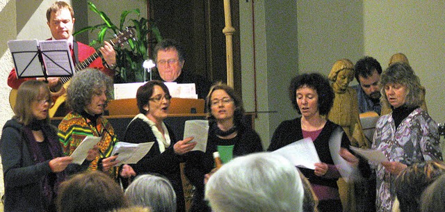 Eine kumenische Musik- und Singgruppe...n in der Herz-Jesu-Kirche Stegen bei.   | Foto: Monika Rombach