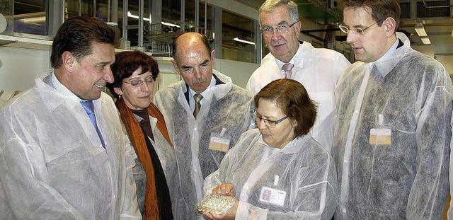 Im Syngenta-Forschungslabor in Stein (...ettina Gsell und MdB Erik Schweickert   | Foto: Stefan Sahli