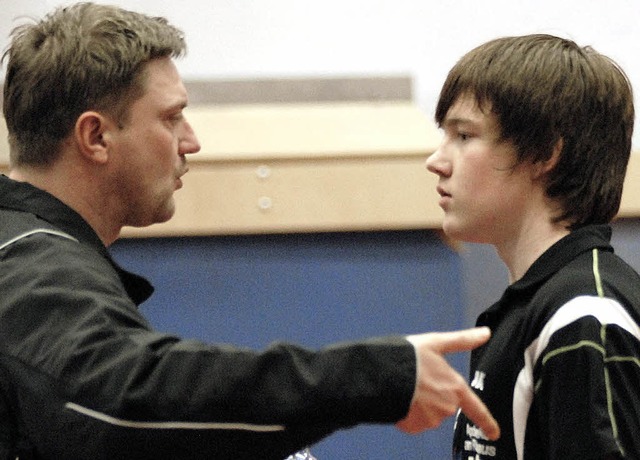 Der Meister und sein Zauberlehrling: E...iner Alen Kovac (l.) mit Maikel Sauer   | Foto: Matthias Kaufhold