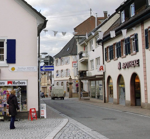 Die Geschfte an der Hauptstrae haben...en eigenen Grundstcken nachzuweisen.   | Foto: Langelott